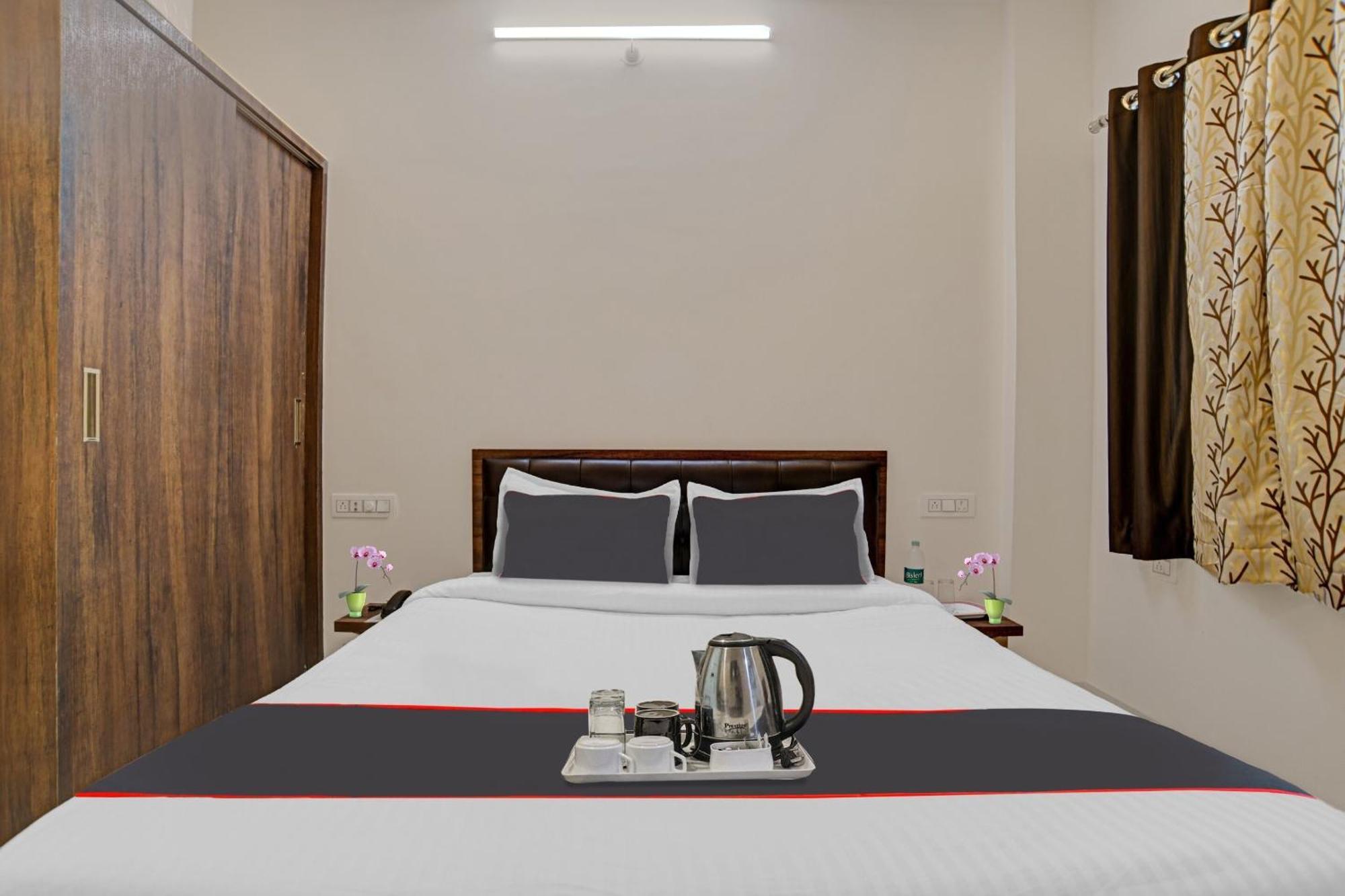 Collection O Riddhi Siddhi Hotel Indore Buitenkant foto