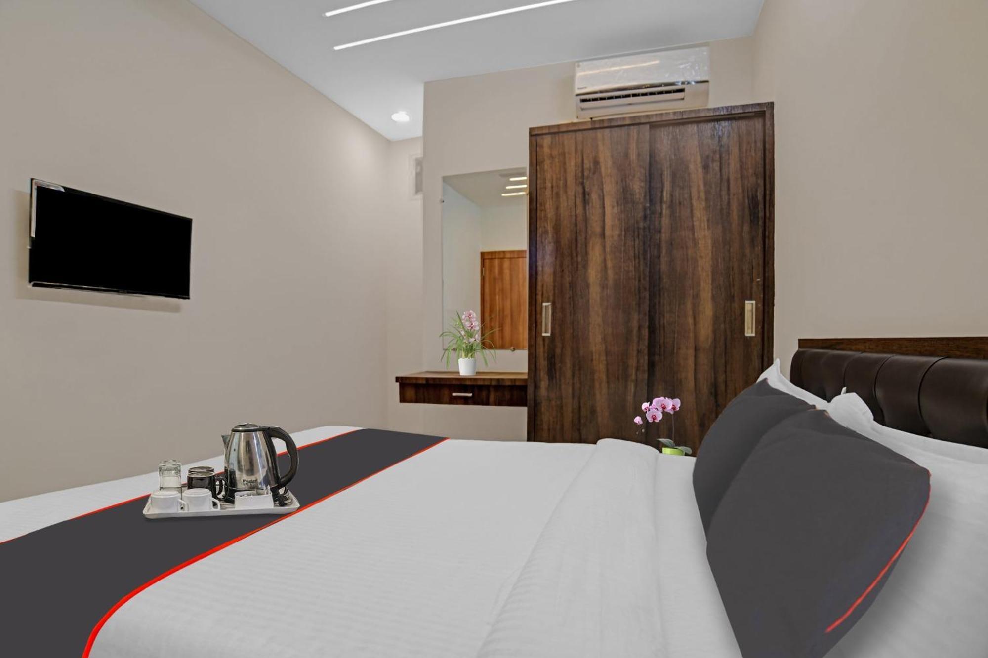Collection O Riddhi Siddhi Hotel Indore Buitenkant foto